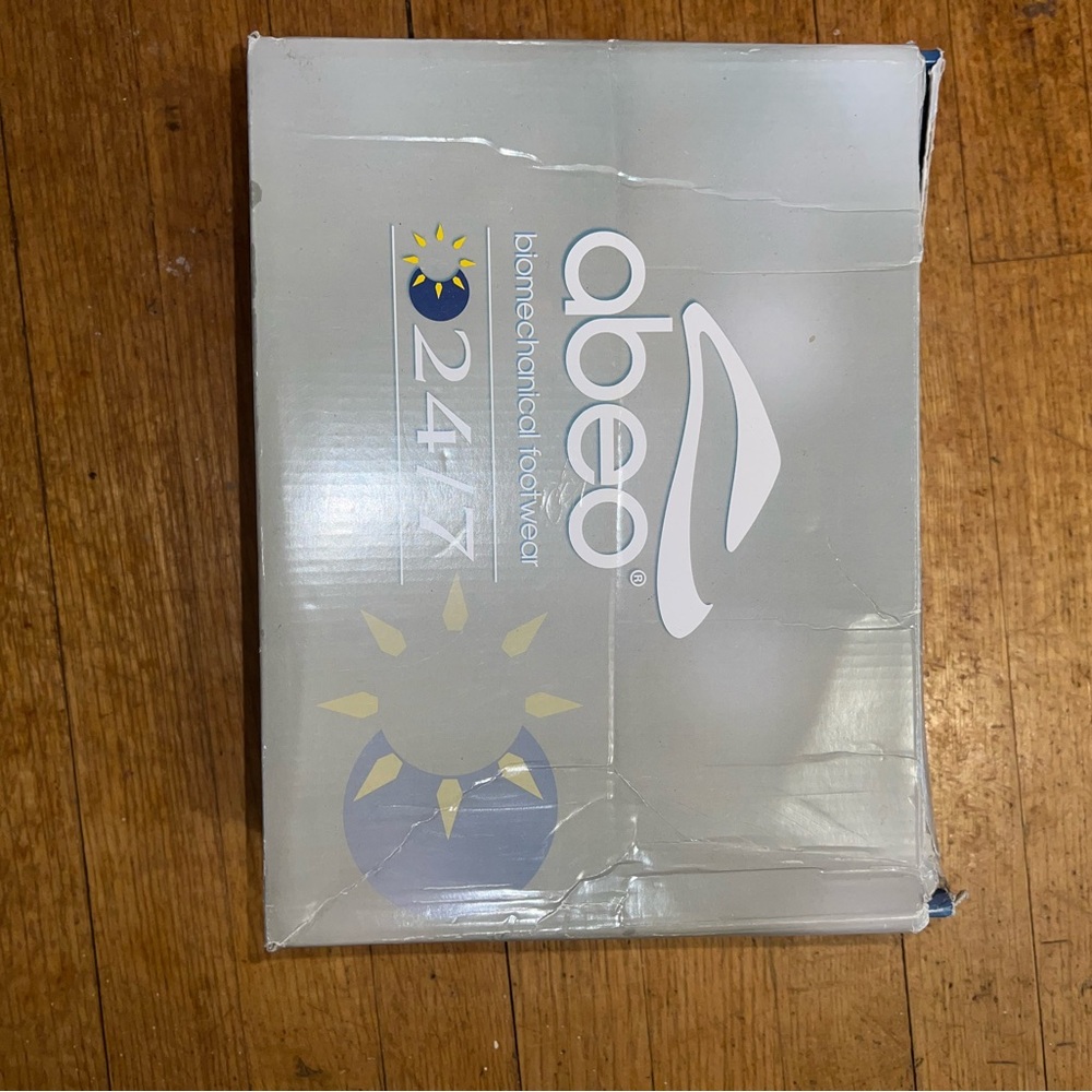 Abeo Pamela Sneakers, 7.5, with box - Picture 5 of 12